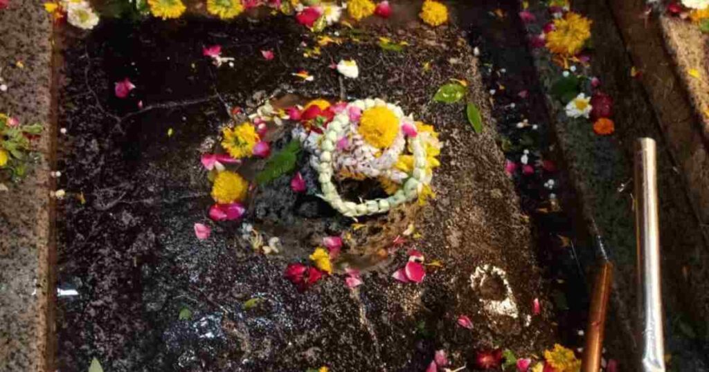 ओंकारेश्वर मंदिर शिवलिंग